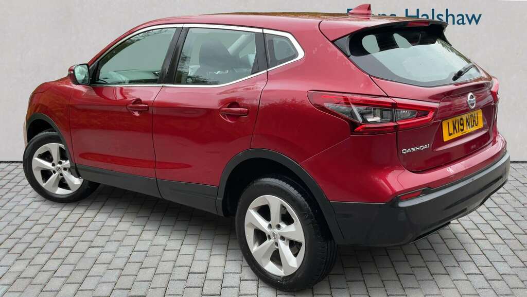 Nissan Qashqai 1.5 Dci 115 Acenta Premium 2019 Red #2
