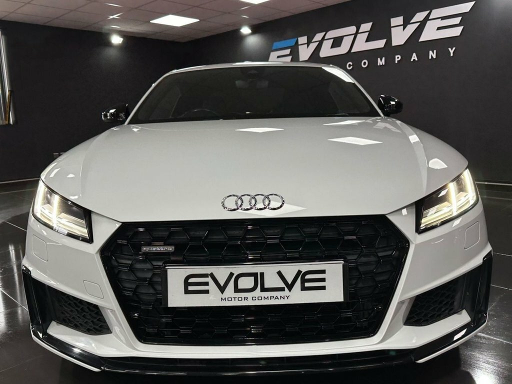 Audi TT 2L Black Edition NV19XAG White #4