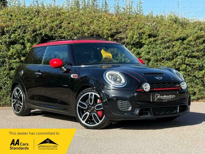 Mini Hatch 2.0 John Cooper Works HY67EHS Black