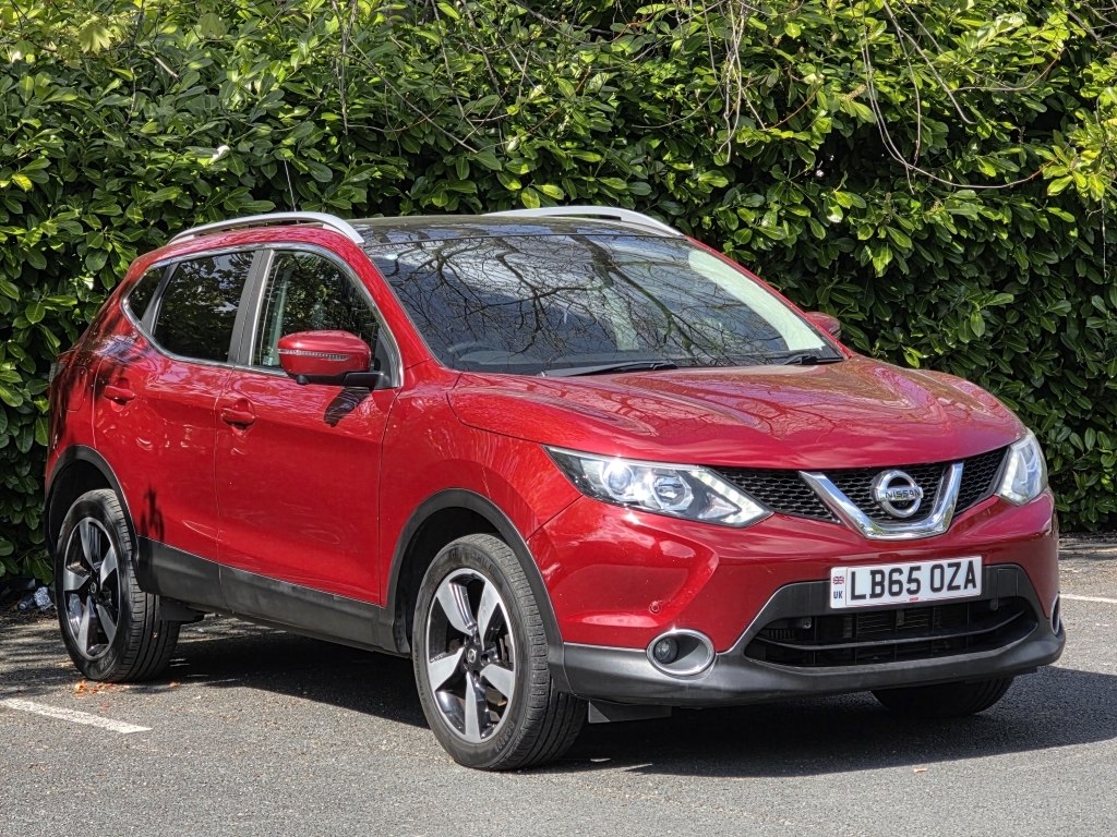Nissan Qashqai 1.2 N-tec Plus Red