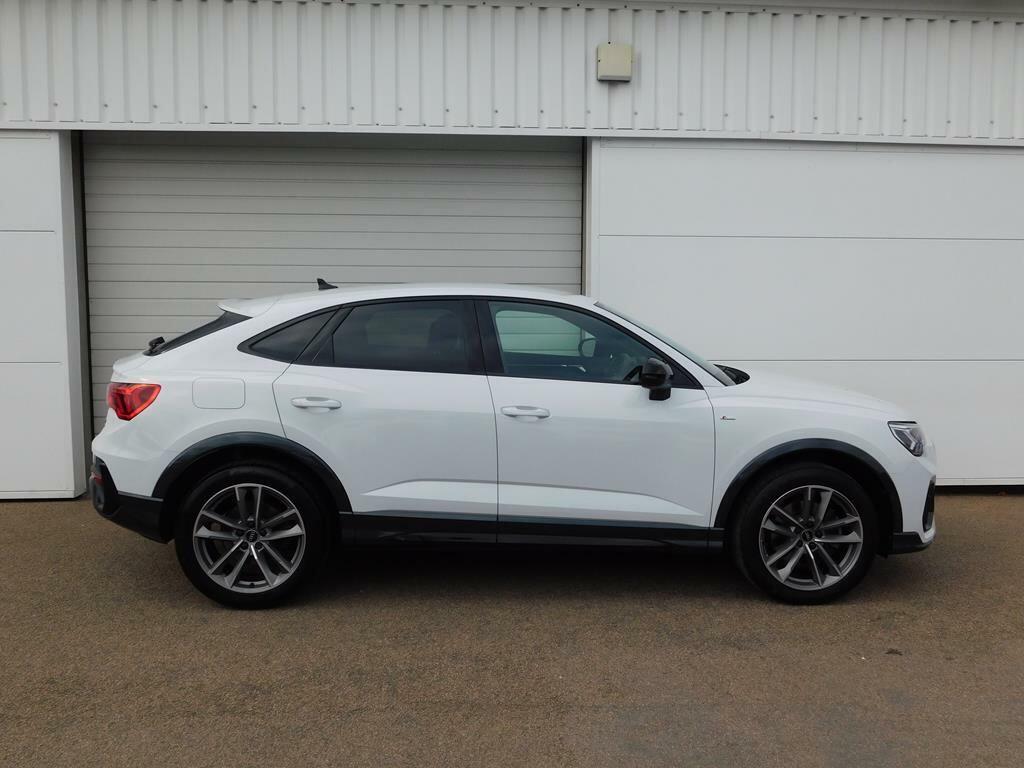 Audi Q3 2.0 Tfsi 40 Black Edition Sportback S Tronic Quatt SV23ZPG White #3