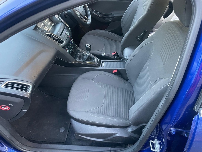 Ford Focus 1.0T Ecoboost Titanium Hatchback HV66OYJ Blue #5