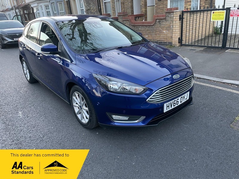 Ford Focus 1.0T Ecoboost Titanium Hatchback Blue