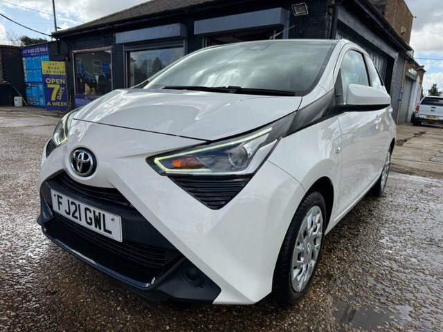 Toyota Aygo 1.0 Vvt-i X-play Hatchback Euro FJ21GWL White #3