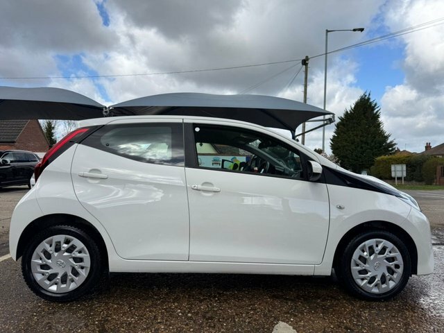 Toyota Aygo 1.0 Vvt-i X-play Hatchback Euro FJ21GWL White #4