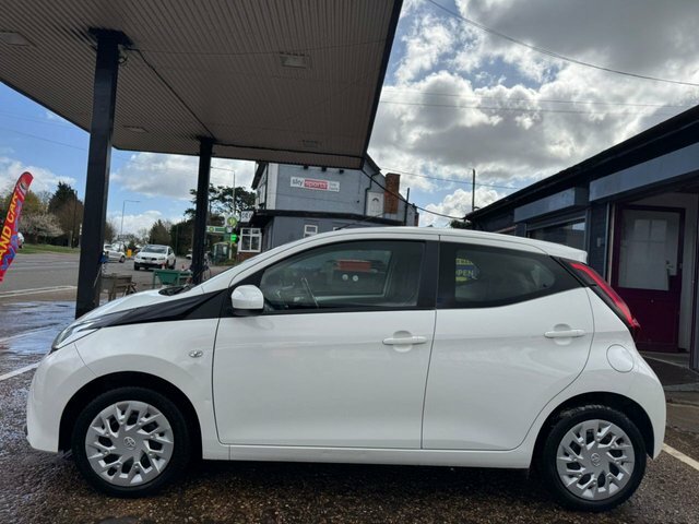 Toyota Aygo 1.0 Vvt-i X-play Hatchback Euro FJ21GWL White #5