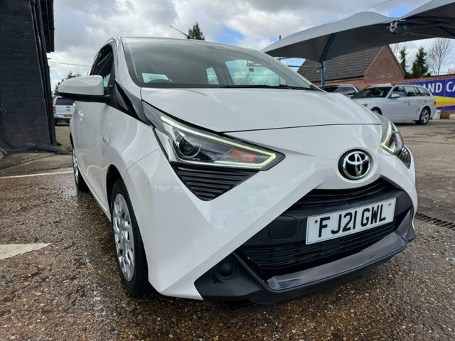 Toyota Aygo 1.0 Vvt-i X-play Hatchback Euro FJ21GWL White #2