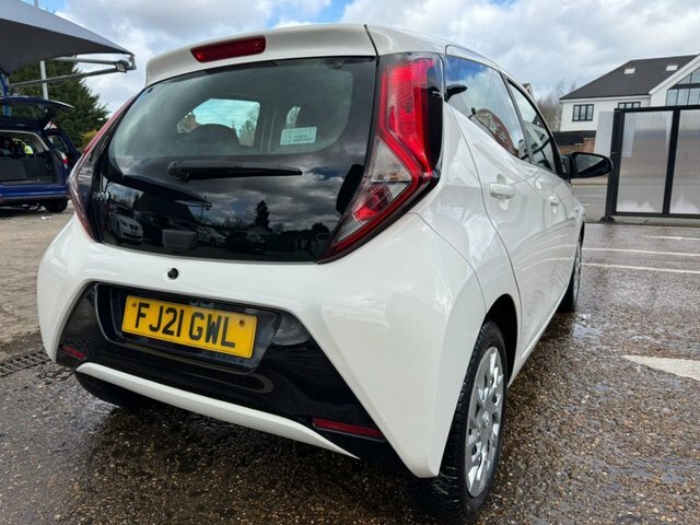 Toyota Aygo 1.0 Vvt-i X-play Hatchback Euro FJ21GWL White #6