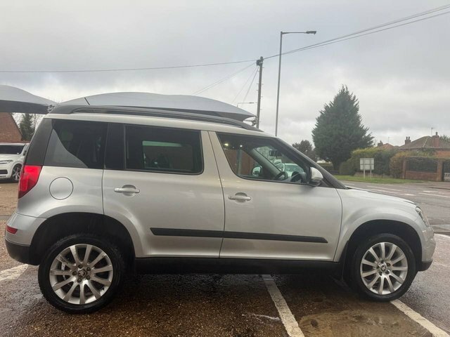 Skoda Yeti 2.0 Tdi Se Outdoor 4Wd Euro 6 S PX16BXR Silver #4