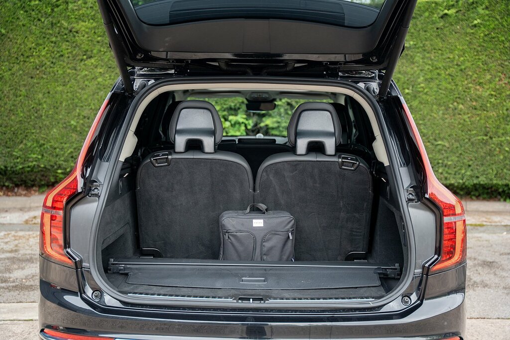 Volvo XC90 B5 Mhev Ultra Bright RE25YHM Black #2