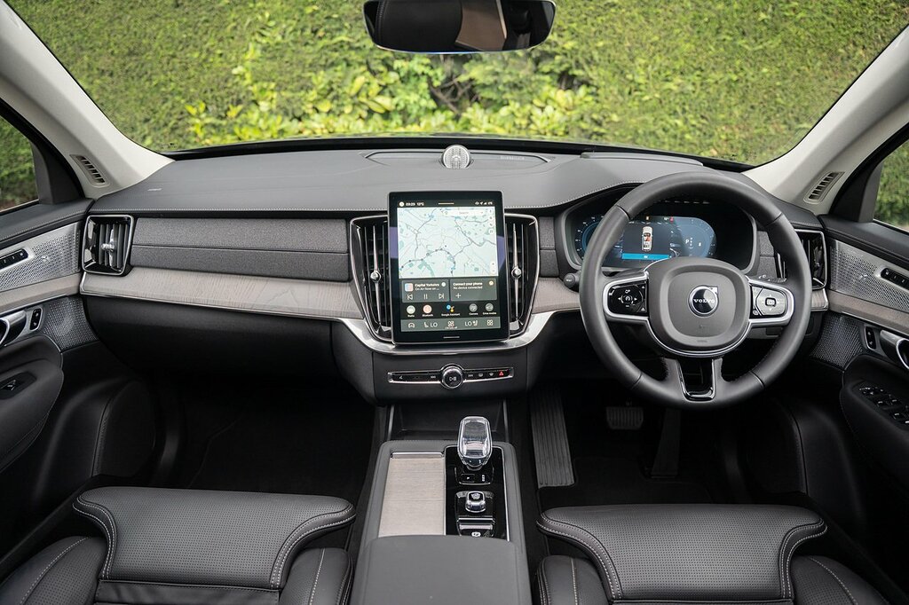 Volvo XC90 B5 Mhev Ultra Bright RE25YHM Black #3