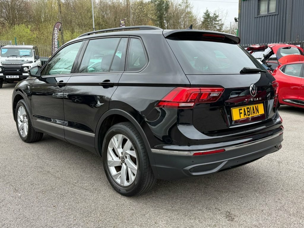 Volkswagen Tiguan 1.5L Life CP22FXK Black #6