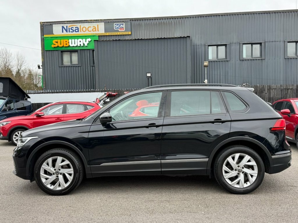 Volkswagen Tiguan 1.5L Life CP22FXK Black #5