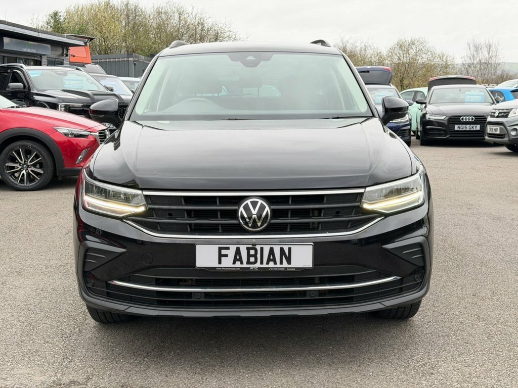 Volkswagen Tiguan 1.5L Life CP22FXK Black #4