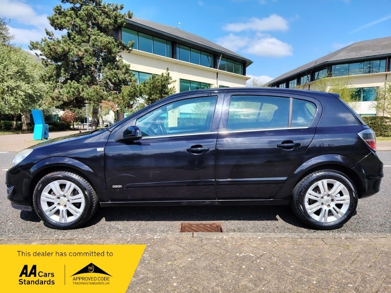Vauxhall Astra 1.8I 16V Design Hatchback EY08OSA Black #4