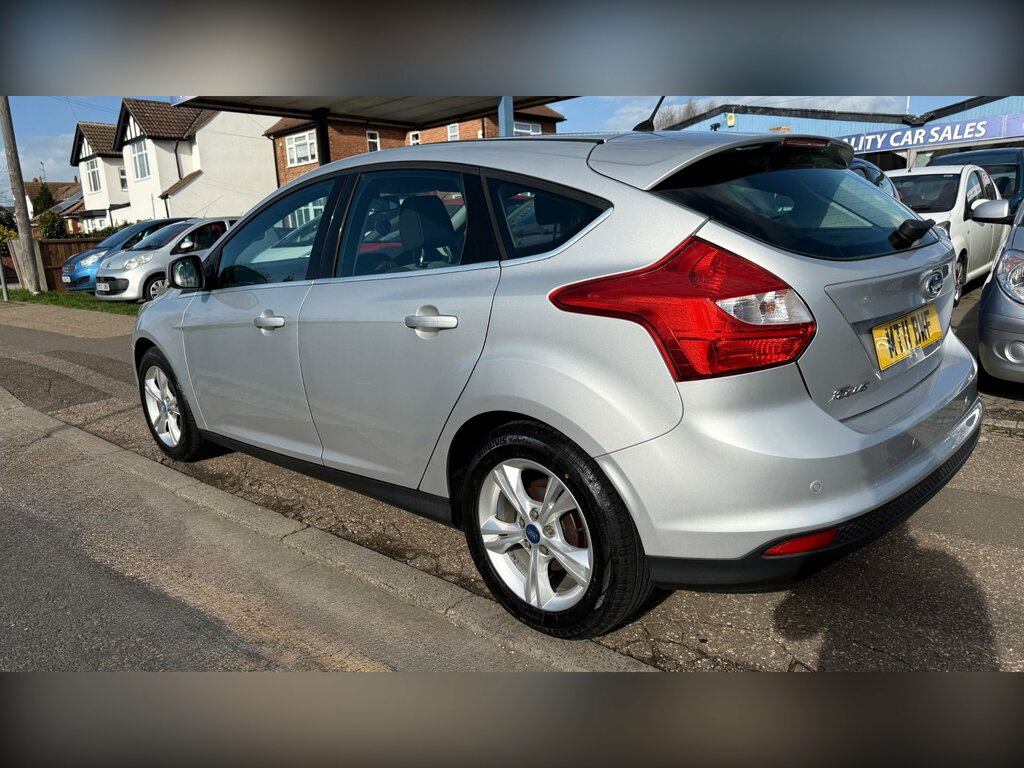 Ford Focus 1.6 Zetec Hatchback Euro 5 125 Silver #3