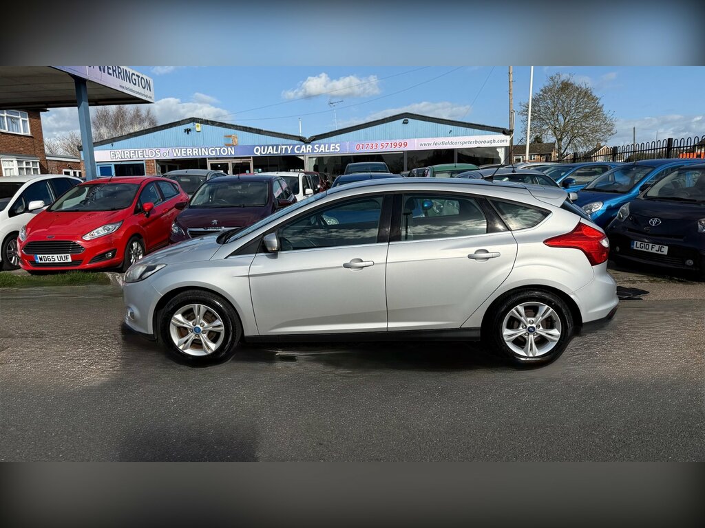 Ford Focus 1.6 Zetec Hatchback Euro 5 125 Silver