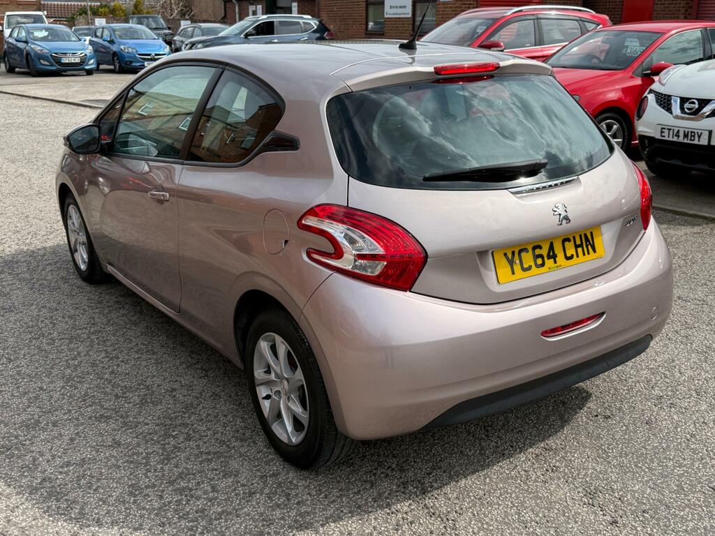Peugeot 208 1.2 Vti Puretech Active Euro 5 YC64CHN Pink #4