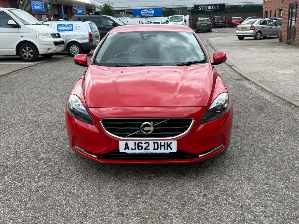 Volvo V40 1.6 D2 Se Lux Nav Euro 5 Ss Red #2