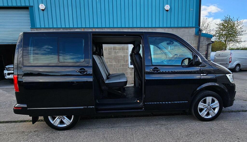 Volkswagen Transporter Combi Van 2.0 Tdi T32 Bluemotion Tech Highline Kom WM68YHD Black #2