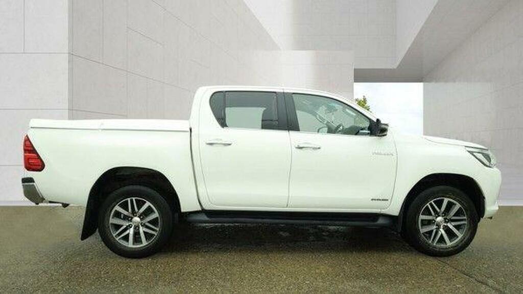 Toyota HILUX Pickup 2.4 D-4d Invincible 4Wd Euro 6 Ss T White