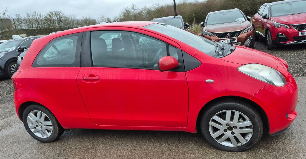 Toyota Yaris 1.3 Vvt-i Tr Red