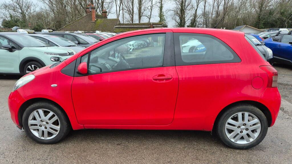 Toyota Yaris 1.3 Vvt-i Tr Red #4