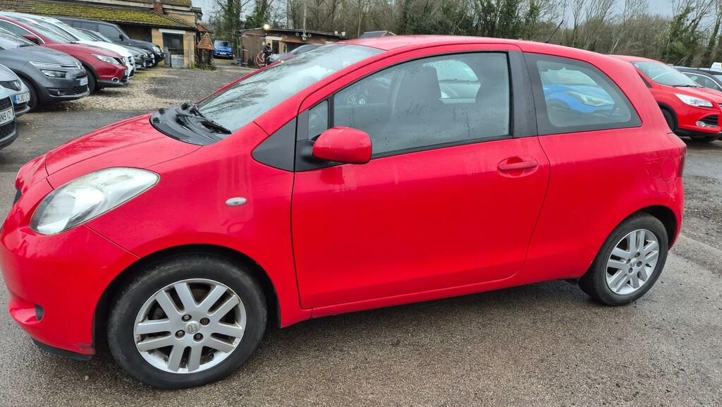 Toyota Yaris 1.3 Vvt-i Tr Red #2