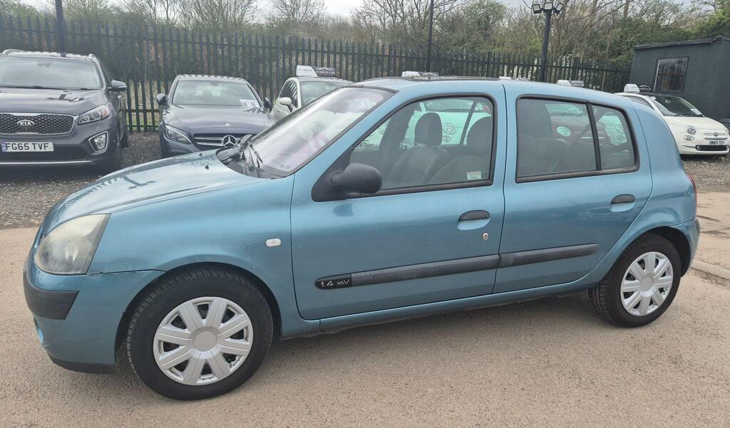 Renault Clio Dynamique Silver #2