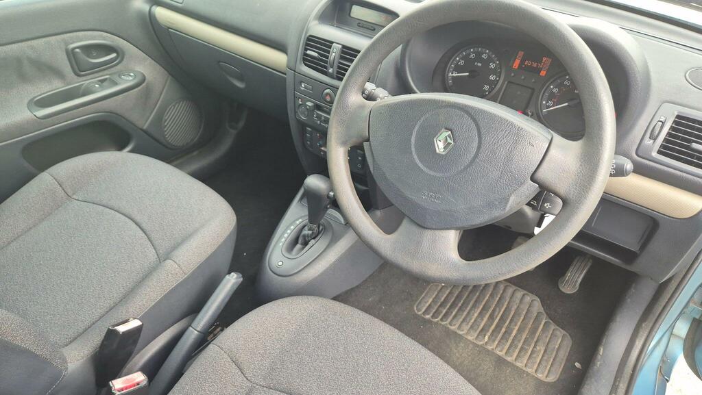 Renault Clio Dynamique Silver #10