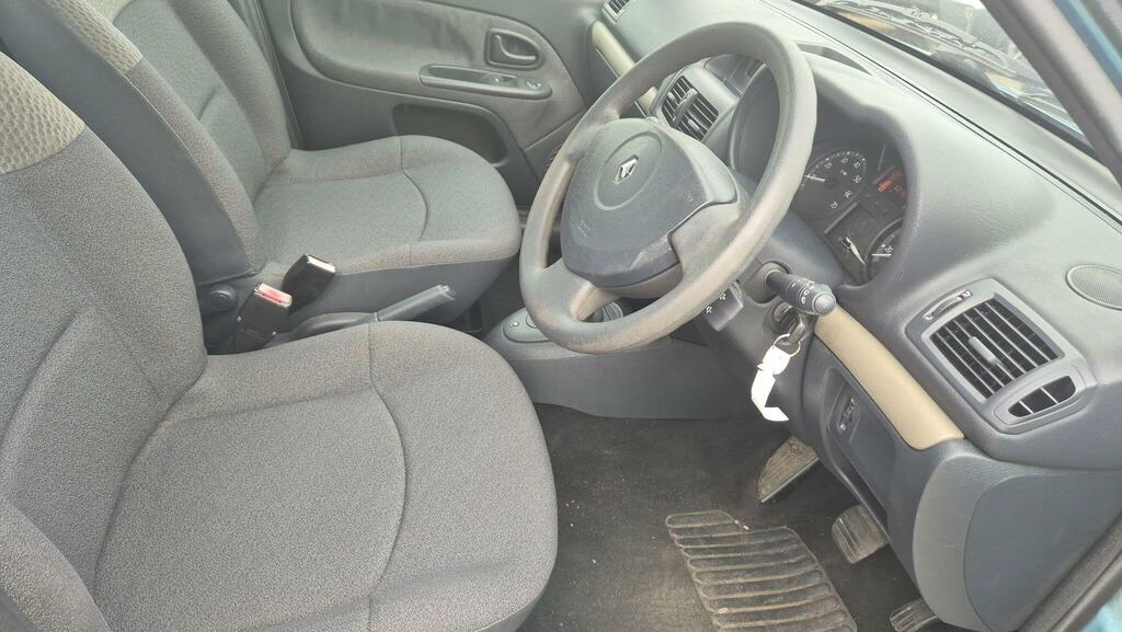 Renault Clio Dynamique Silver #9