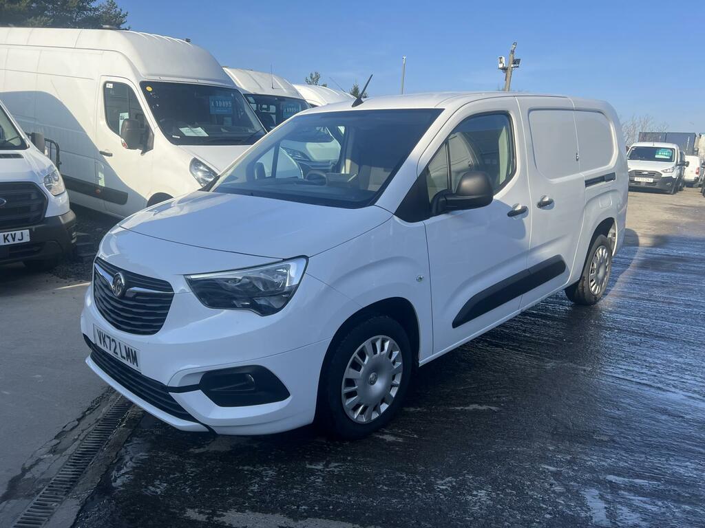 Vauxhall Combo 1.5 Turbo D 2300 Sportive Panel Van 6Dr Man VK72LMM White #2