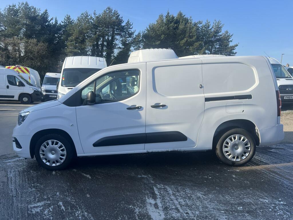 Vauxhall Combo 1.5 Turbo D 2300 Sportive Panel Van 6Dr Man VK72LMM White #3