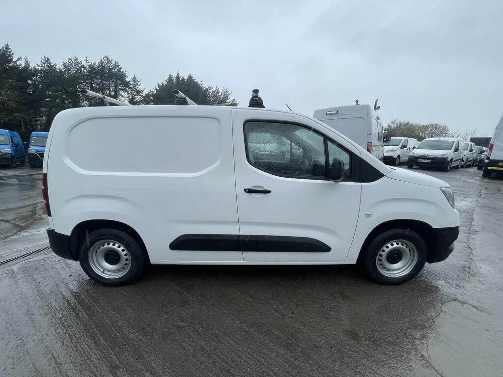 Vauxhall Combo 1.6 Turbo D 2000 Edition Panel Van Manu White