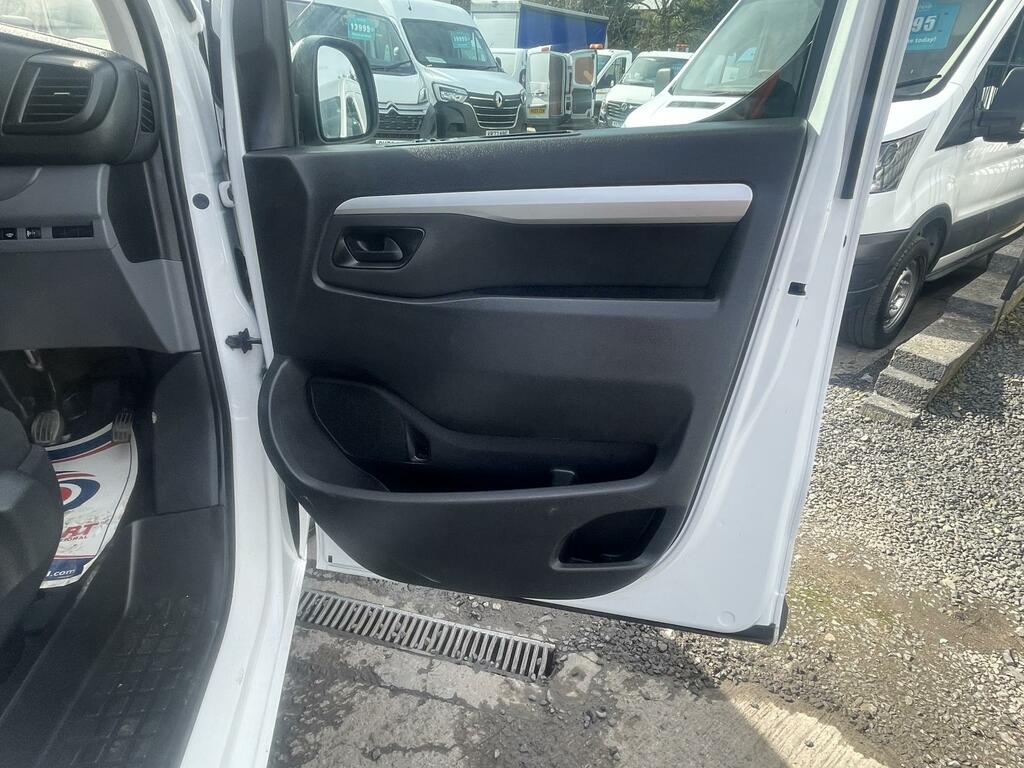 Vauxhall Vivaro 2.0 Turbo D 3100 Dynamic Crew Van Double Cab 6Dr D FG72EEW White #6