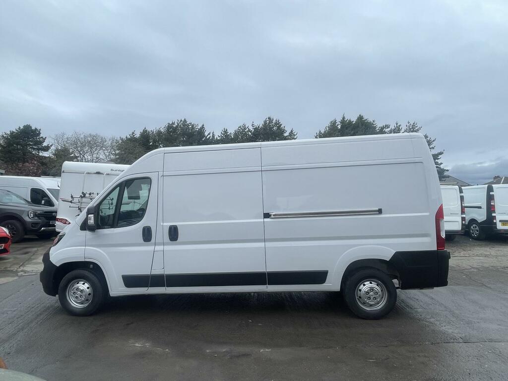 Peugeot Boxer 2.2 Bluehdi 335 Professional Premium Panel Van 5 CK73WCO White #3
