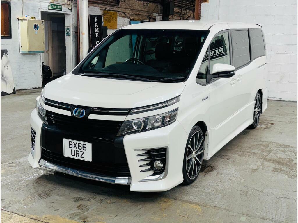 Toyota Voxy Zs 1.8 Hybrid #3