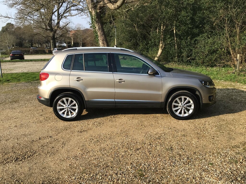 Volkswagen Tiguan 2.0 Tdi Bluemotion Tech Se Suv Dsg 4Wd CN63VXZ Beige #3