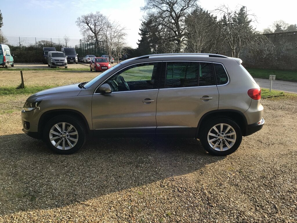 Volkswagen Tiguan 2.0 Tdi Bluemotion Tech Se Suv Dsg 4Wd CN63VXZ Beige #6