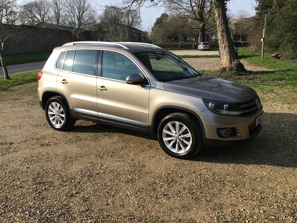 Volkswagen Tiguan 2.0 Tdi Bluemotion Tech Se Suv Dsg 4Wd CN63VXZ Beige #2