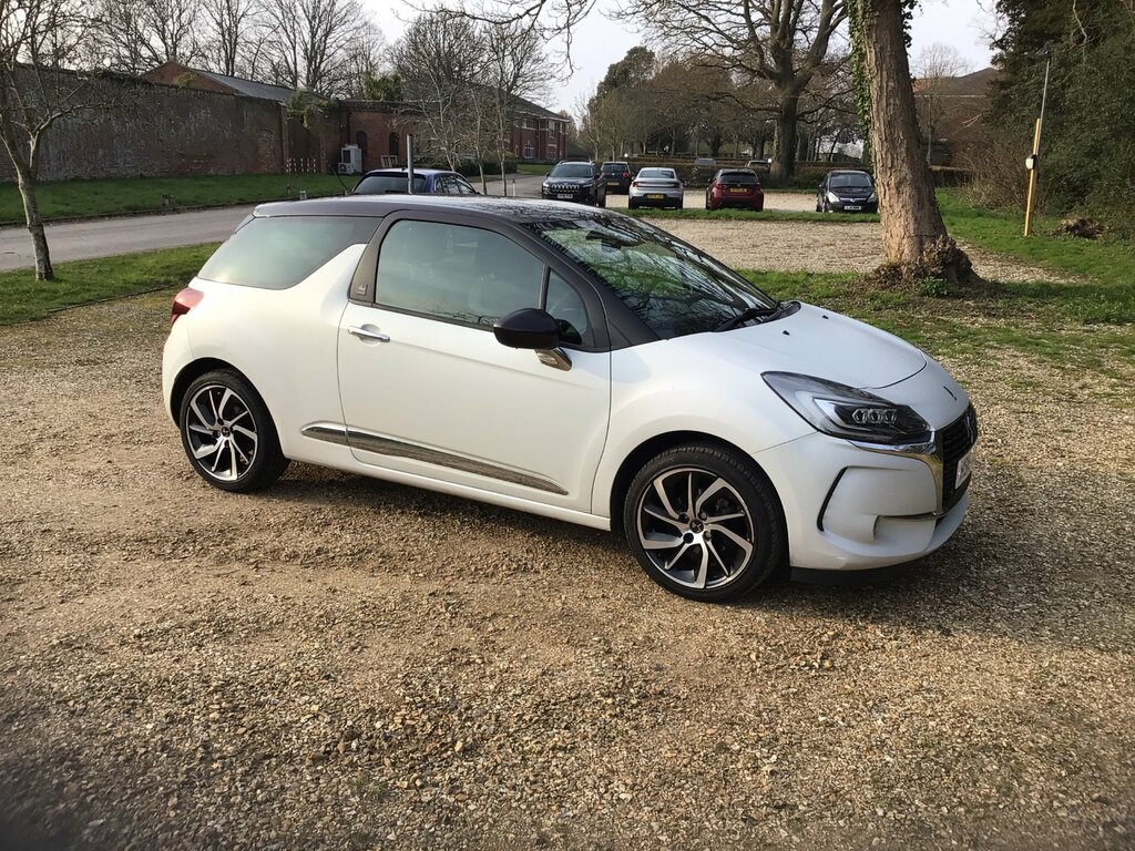 DS DS 3 1.2 Puretech Givenchy Le Makeup Hatchback Petr White #4