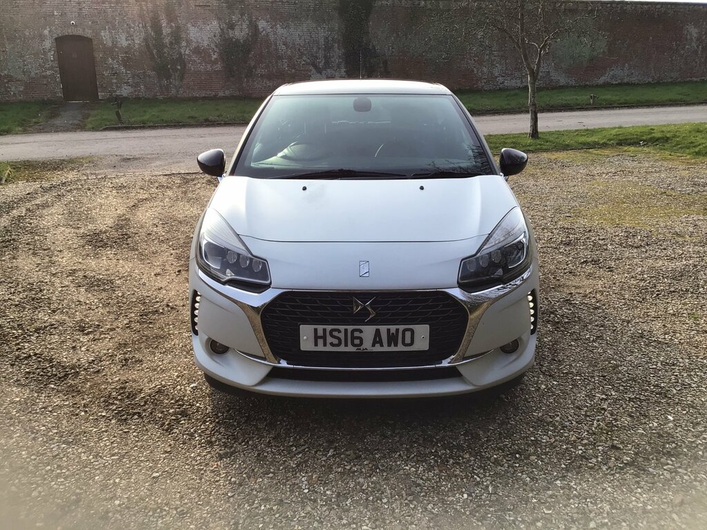 DS DS 3 1.2 Puretech Givenchy Le Makeup Hatchback Petr White #5