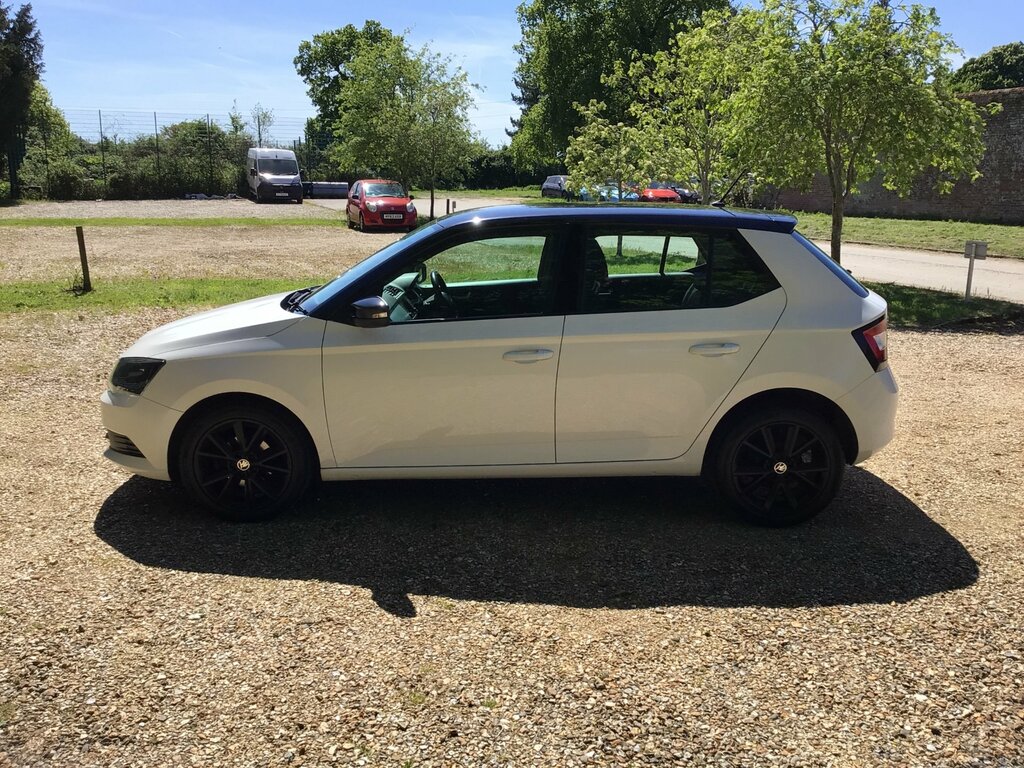 Skoda Fabia 1.0 Colour Edition Hatchback Eur BJ18KLS White #6