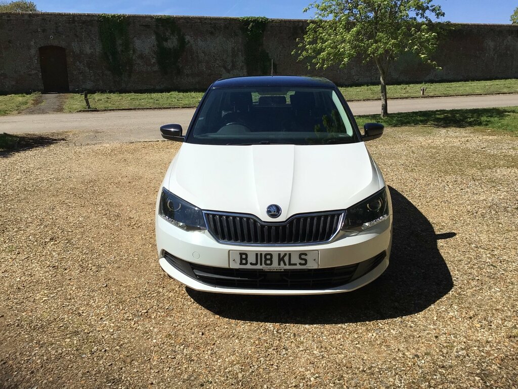 Skoda Fabia 1.0 Colour Edition Hatchback Eur BJ18KLS White #4