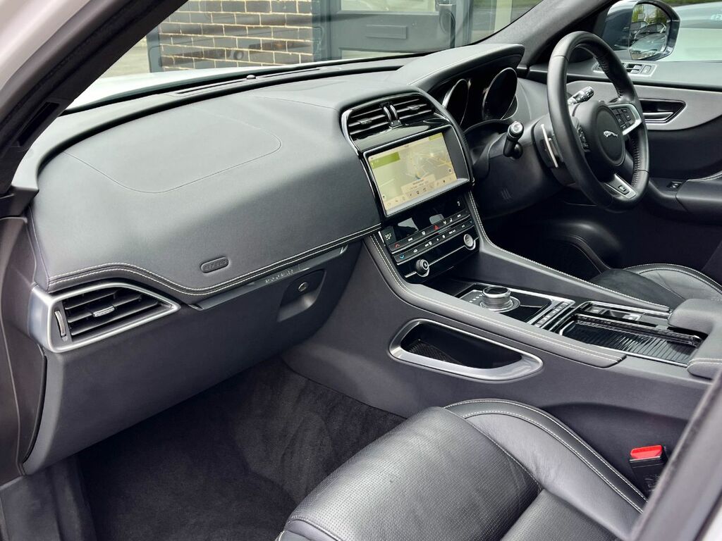 Jaguar F-Pace 2.0D R-sport Awd 180Ps BV19EGY White #5