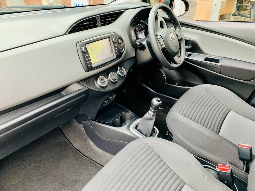 Toyota Yaris Hatchback 1.5 Vvt-i Icon Tech 201968 EG68ONB Black #2