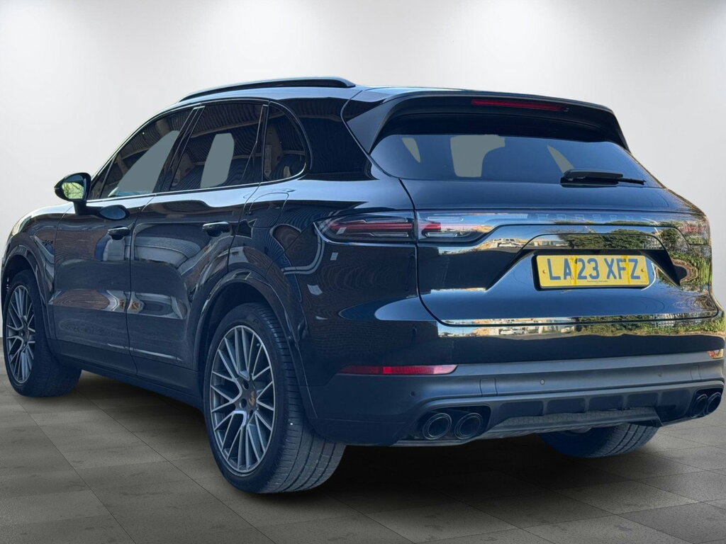 Porsche Cayenne 3.0 V6 E-hybrid 17.9Kwh Platinum Edition Suv P LA23XFZ Black #4