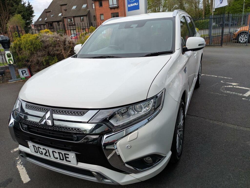 Mitsubishi Outlander Suv 2.4H Twinmotor 13.8Kwh Dynamic Safety Cvt 4Wd DG21CDE White #3