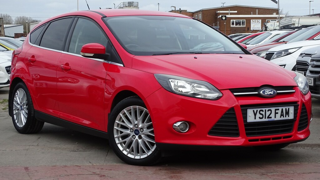Ford Focus Hatchback 1.0 T Ecoboost Zetec 201212 YS12FAM Red