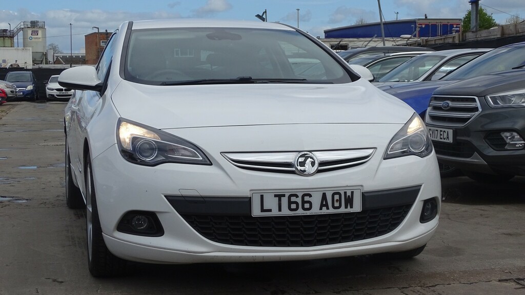 Vauxhall Astra GTC Coupe 1.6 Cdti Ecoflex Sri 201666 White #2